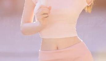 高清写真：Yuna (윤아)的美脚之旅，带你走进她的优雅瞬间